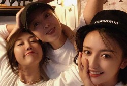 狗仔爆料新恋情视频,明星新恋情曝光，甜蜜视频引网友热议