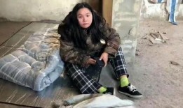 爆料流浪女衣服视频,衣物背后的感人故事